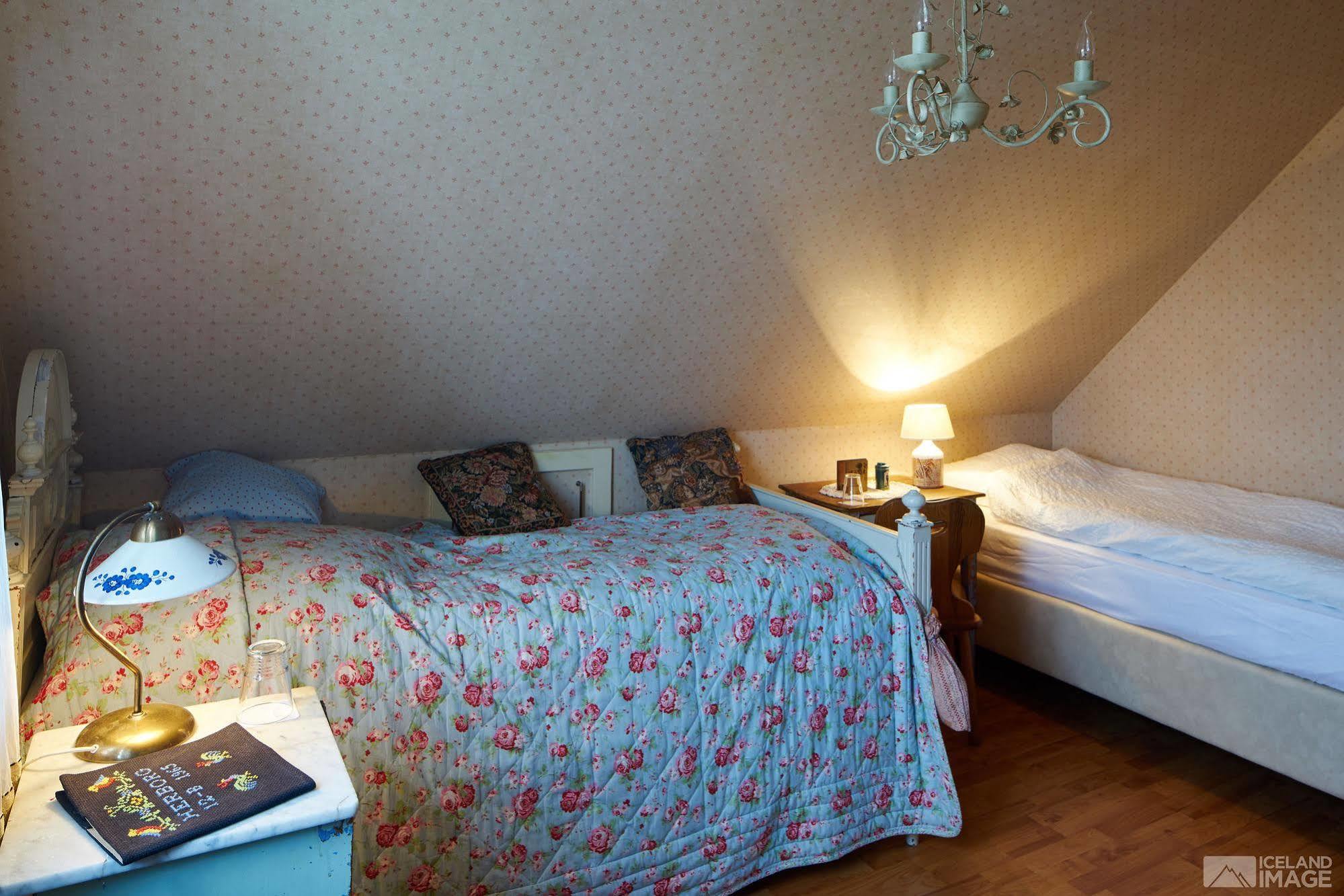 Guesthouse Heba Stokkseyri Екстер'єр фото